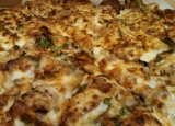 Large Sausage Miushroom Garlic and Spinach Pizza